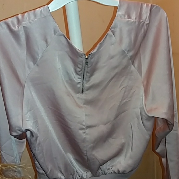 🔥⚡️Blush Silk Top✨💥 - Picture 2 of 4